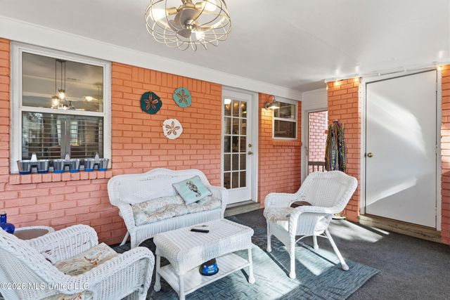 1409 Porter Avenue, Ocean Springs, MS 39564