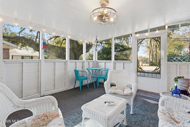 1409 Porter Avenue, Ocean Springs, MS 39564