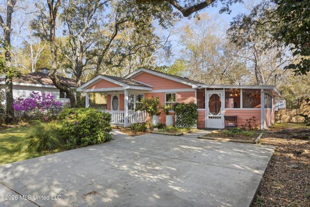 1409 Porter Avenue, Ocean Springs, MS 39564