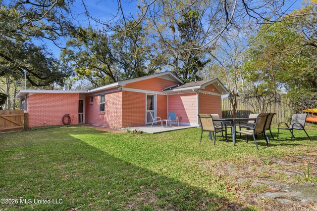 1409 Porter Avenue, Ocean Springs, MS 39564