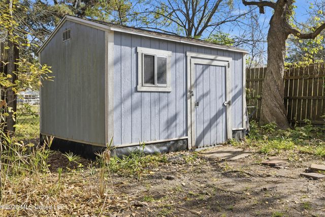 1409 Porter Avenue, Ocean Springs, MS 39564