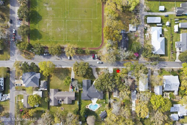 1409 Porter Avenue, Ocean Springs, MS 39564