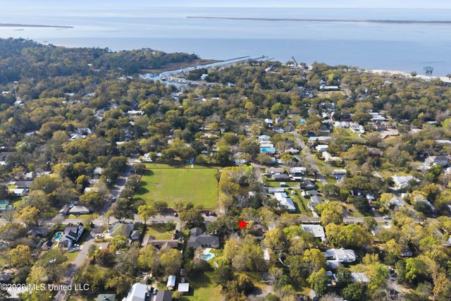 1409 Porter Avenue, Ocean Springs, MS 39564