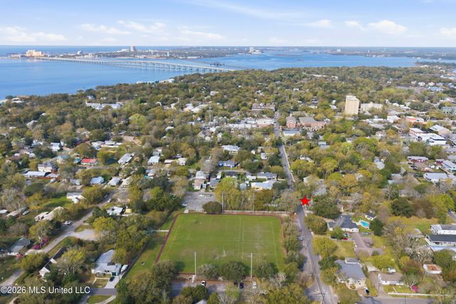 1409 Porter Avenue, Ocean Springs, MS 39564