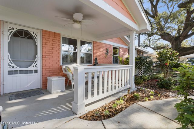 1409 Porter Avenue, Ocean Springs, MS 39564