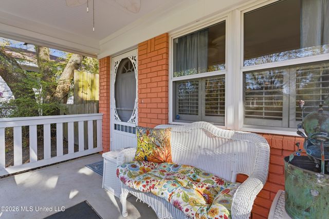 1409 Porter Avenue, Ocean Springs, MS 39564