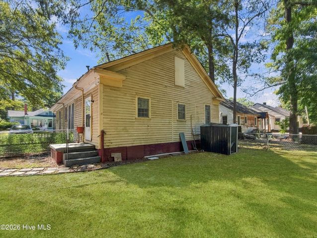 411 Raleigh Road Parkway N, Wilson, NC 27893