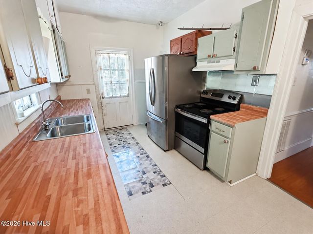 411 Raleigh Road Parkway N, Wilson, NC 27893