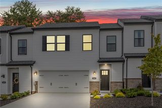 216 Hanover Ln, Meadowlands, PA 15301