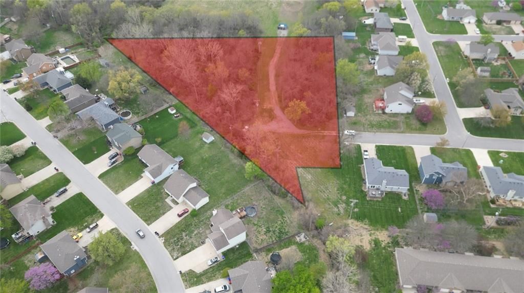 Crestwood Drive, Basehor, KS 66007