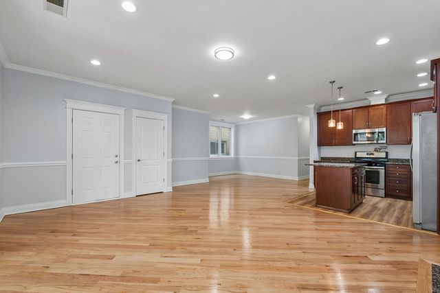 6454 N SACRAMENTO Avenue 1, Chicago, IL 60645