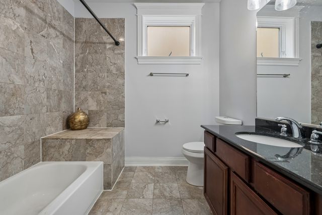 6454 N SACRAMENTO Avenue 1, Chicago, IL 60645