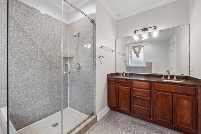 6454 N SACRAMENTO Avenue 1, Chicago, IL 60645