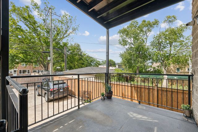 6454 N SACRAMENTO Avenue 1, Chicago, IL 60645