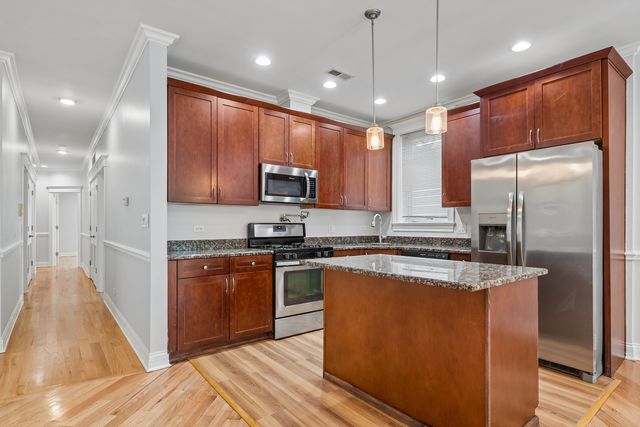 6454 N SACRAMENTO Avenue 1, Chicago, IL 60645