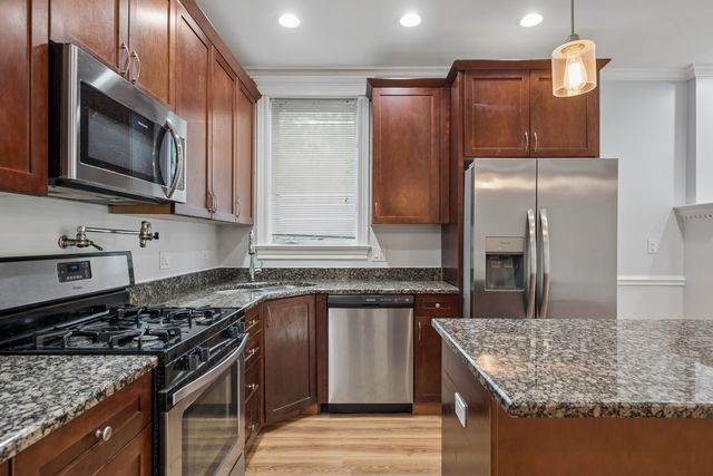 6454 N SACRAMENTO Avenue 1, Chicago, IL 60645