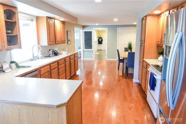 8435 NE 147th Place, Kenmore, WA 98028