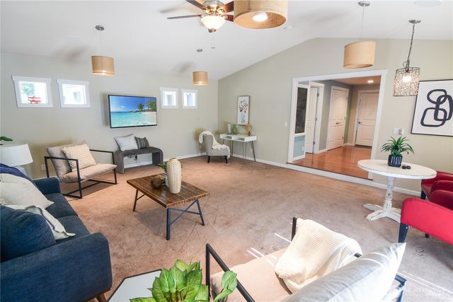 8435 NE 147th Place, Kenmore, WA 98028