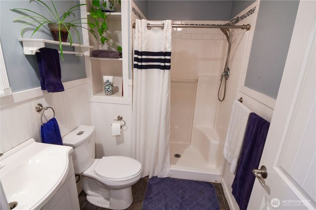 8435 NE 147th Place, Kenmore, WA 98028