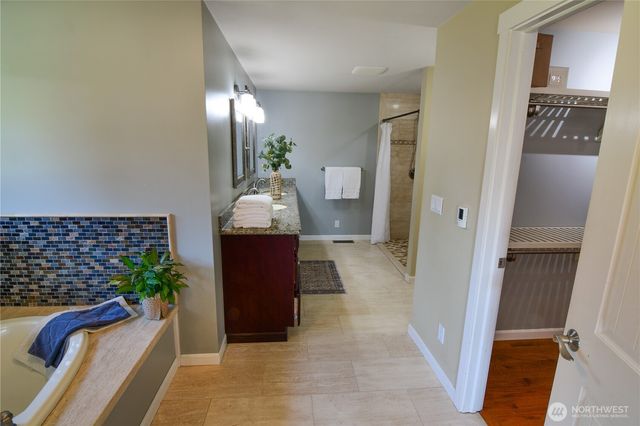 8435 NE 147th Place, Kenmore, WA 98028