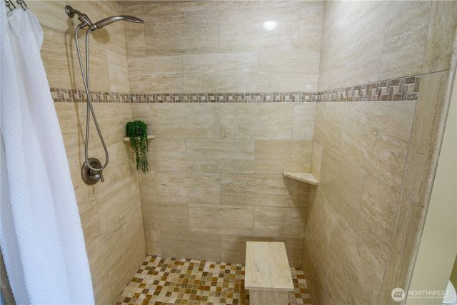 8435 NE 147th Place, Kenmore, WA 98028