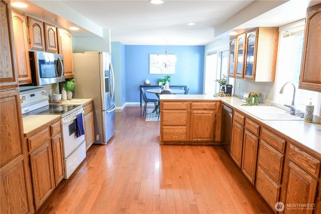 8435 NE 147th Place, Kenmore, WA 98028
