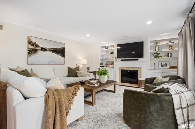 9711 N Cherrybark Court, Peoria, IL 61615