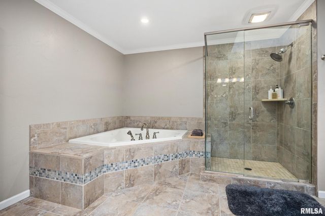 9711 N Cherrybark Court, Peoria, IL 61615