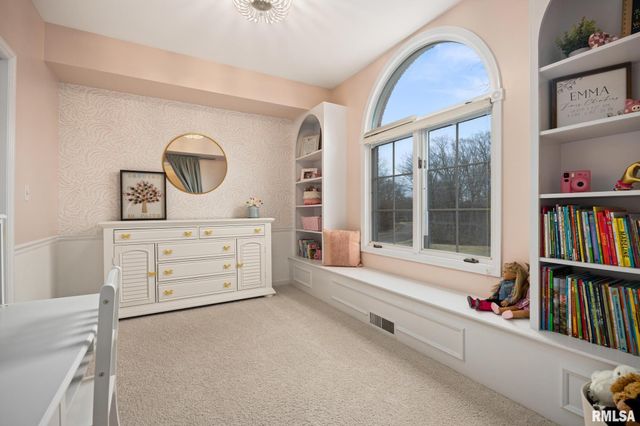 9711 N Cherrybark Court, Peoria, IL 61615