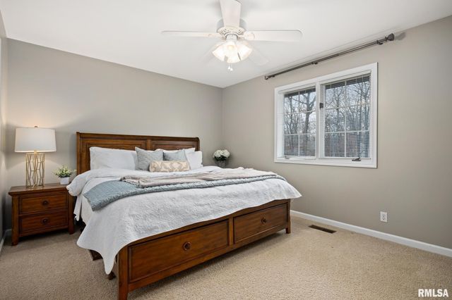 9711 N Cherrybark Court, Peoria, IL 61615