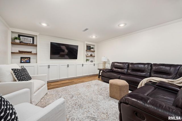 9711 N Cherrybark Court, Peoria, IL 61615