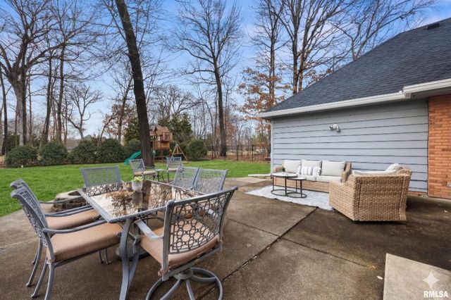 9711 N Cherrybark Court, Peoria, IL 61615