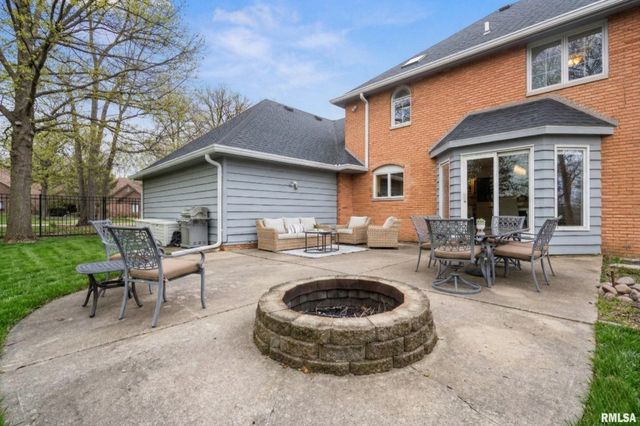 9711 N Cherrybark Court, Peoria, IL 61615