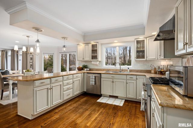 9711 N Cherrybark Court, Peoria, IL 61615