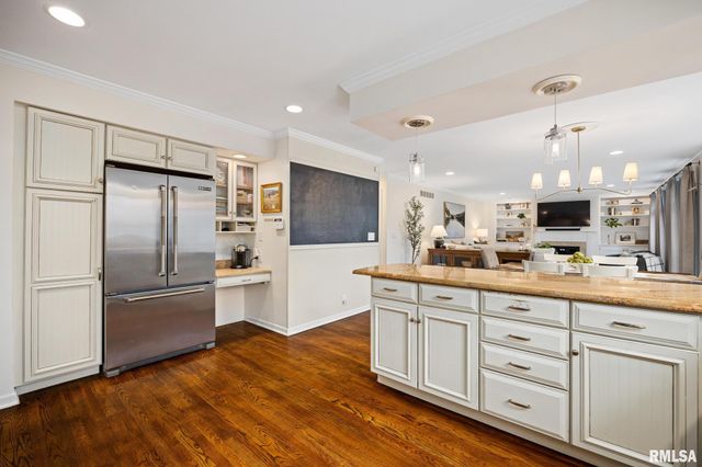 9711 N Cherrybark Court, Peoria, IL 61615