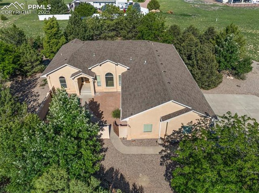 181 W Linden Avenue, Pueblo West, CO 81007 — photo 2
