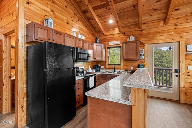 705 Rondayview Lane, Sevierville, TN 37876