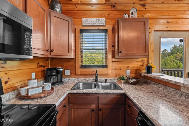 705 Rondayview Lane, Sevierville, TN 37876