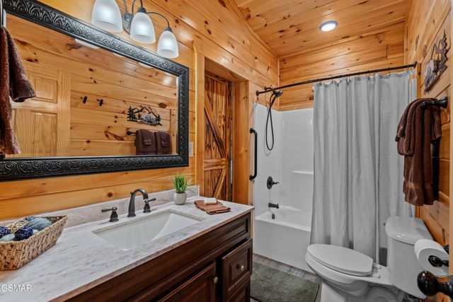 705 Rondayview Lane, Sevierville, TN 37876