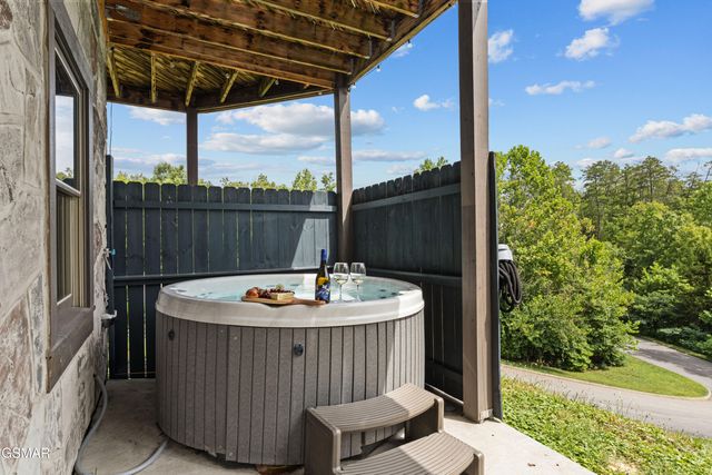 705 Rondayview Lane, Sevierville, TN 37876
