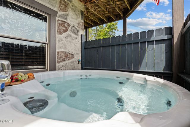 705 Rondayview Lane, Sevierville, TN 37876