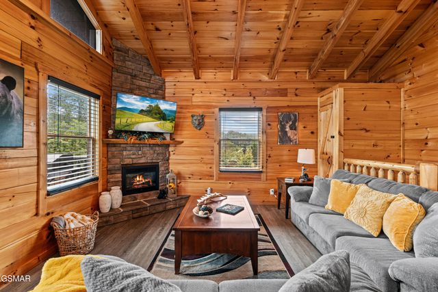705 Rondayview Lane, Sevierville, TN 37876