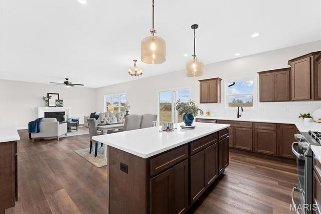 707 Bridgeway Drive, O'fallon, IL 62269