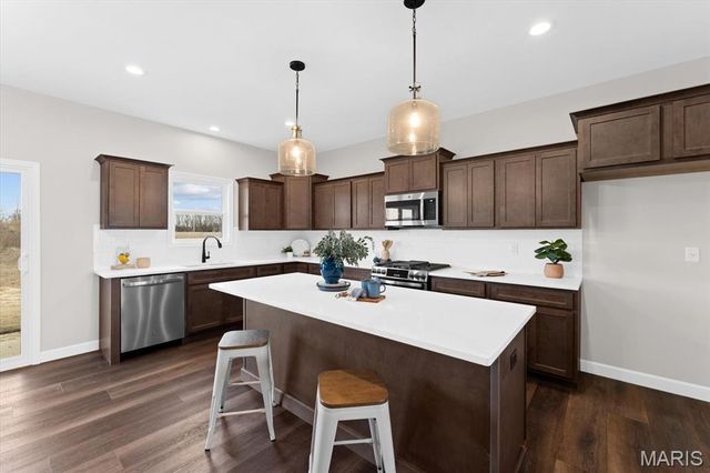 707 Bridgeway Drive, O'fallon, IL 62269