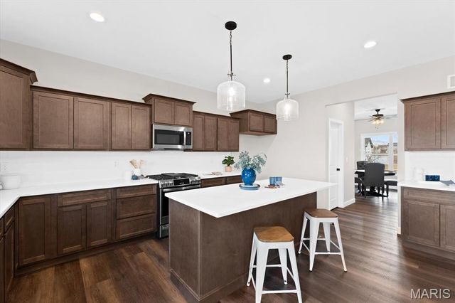 707 Bridgeway Drive, O'fallon, IL 62269