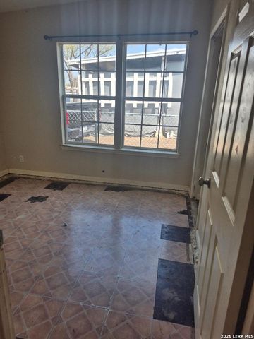 130 Chadwick, San Antonio, TX 78227