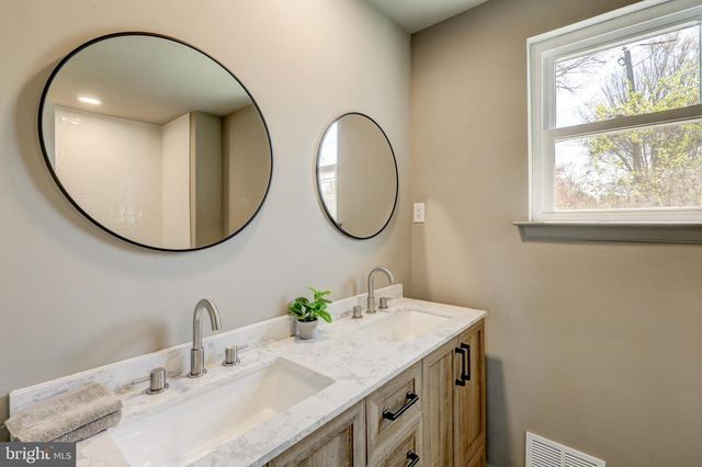 914 LONGFIELD RD, Glenside, PA 19038