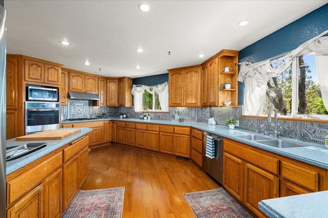 10947 E Lime Kiln Rd, Grass Valley, CA 95949