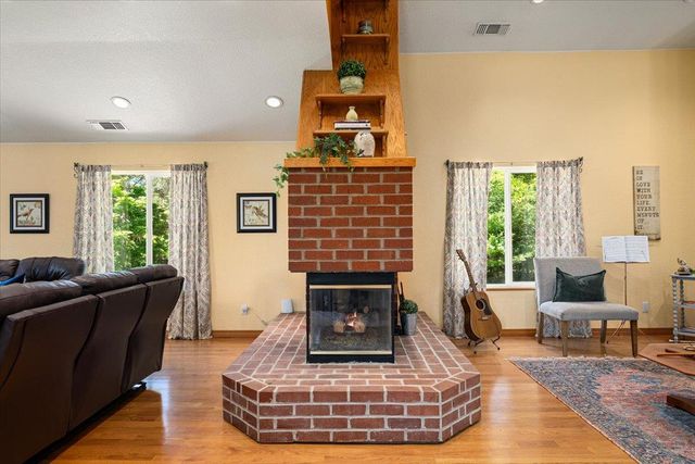 10947 E Lime Kiln Rd, Grass Valley, CA 95949