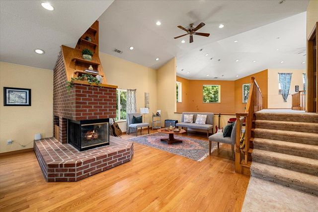 10947 E Lime Kiln Rd, Grass Valley, CA 95949
